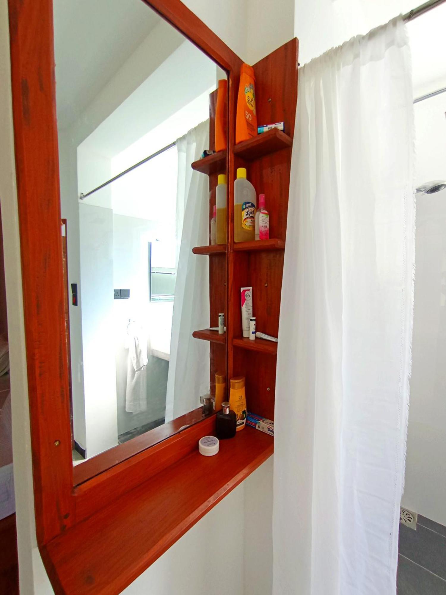 Thusara Guesthouse Mirissa Exterior photo