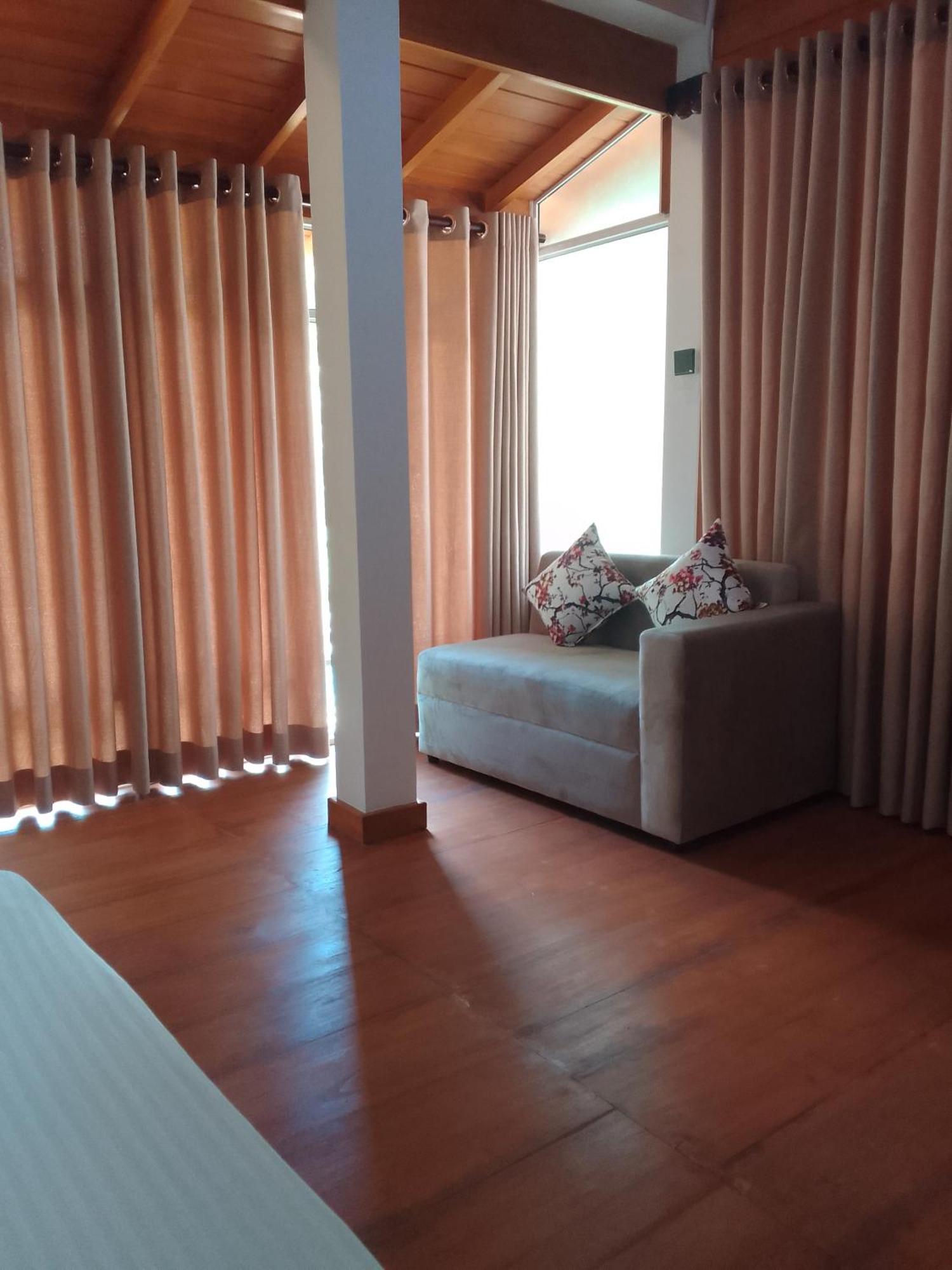 Thusara Guesthouse Mirissa Exterior photo