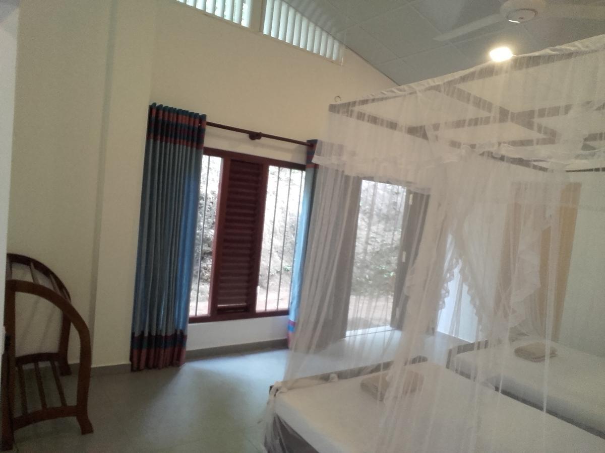 Thusara Guesthouse Mirissa Exterior photo