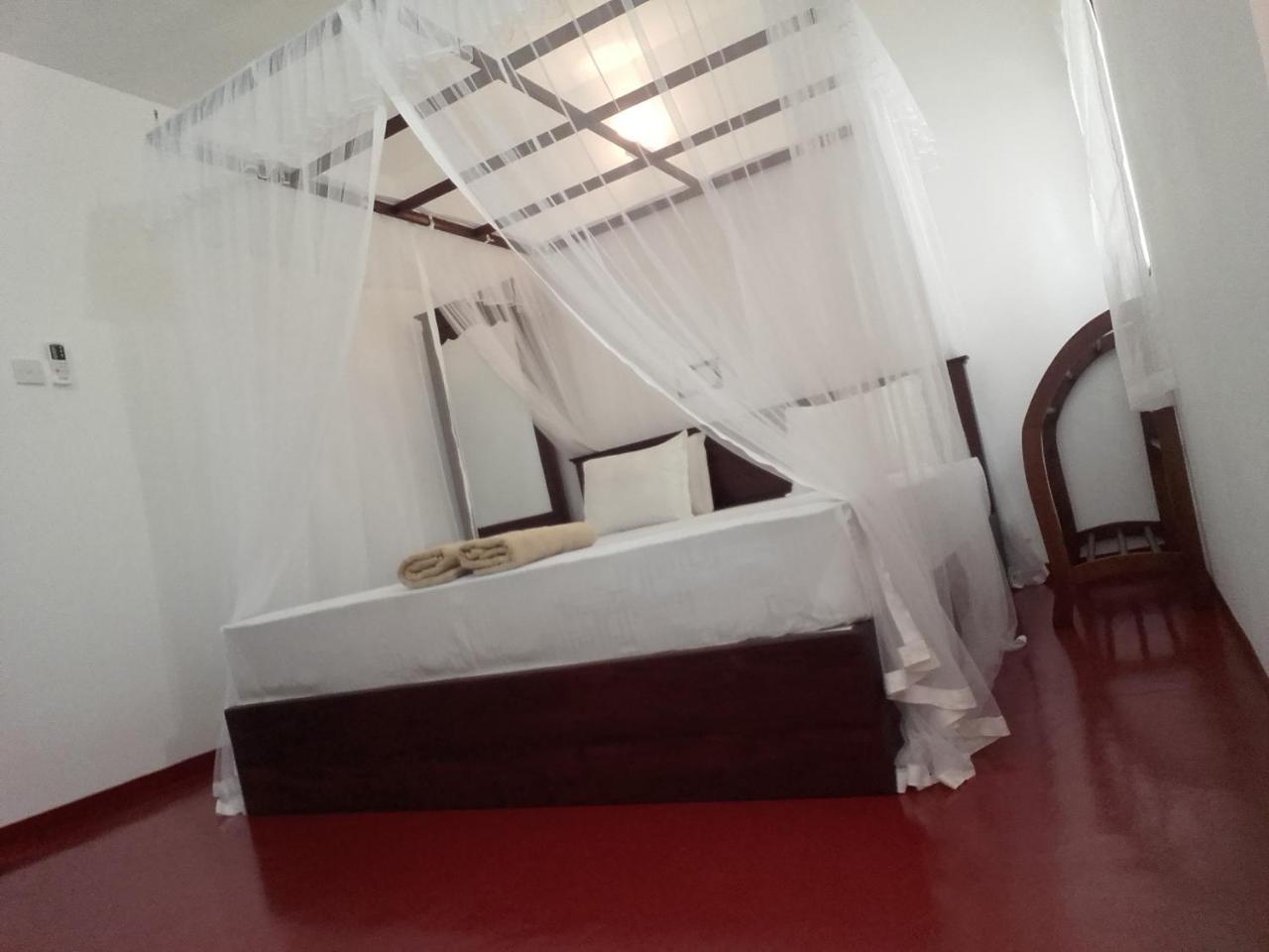 Thusara Guesthouse Mirissa Exterior photo