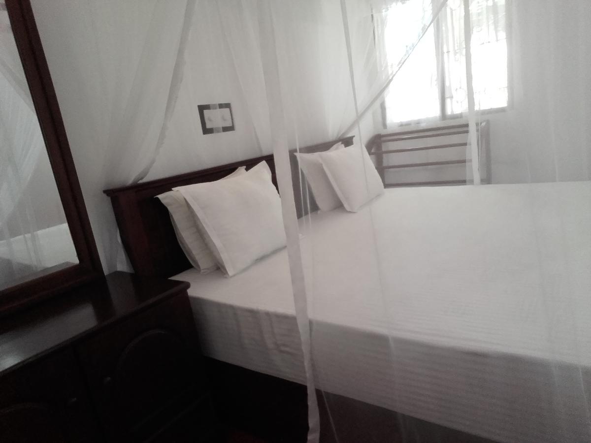 Thusara Guesthouse Mirissa Exterior photo